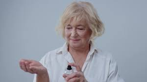 25 Best Perfumes for 70 Year Old Woman [2024 Updated]